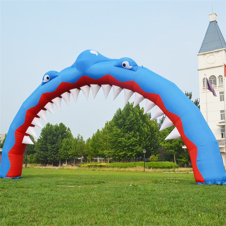 梅列鲨鱼广告拱门